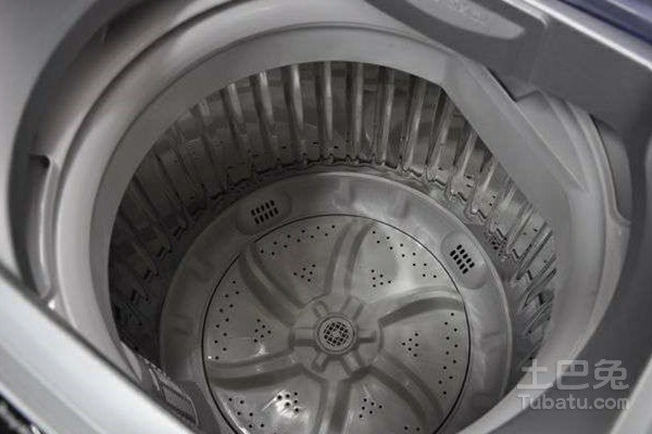 滚筒洗衣机如何清洗羽绒服,最大的区别就是这个